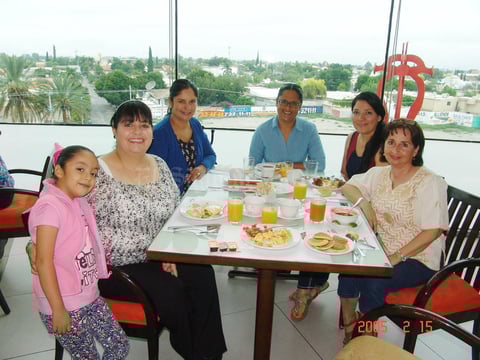 12012017 Palmira, Ruth y Palmira con los Valdez.
