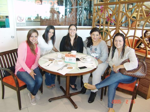 14012017 EN LA TERRAZZA.  Entre amigas.