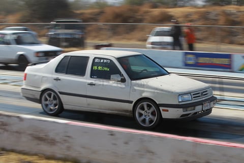 El evento "El Pie a Fondo", patrocinado por El Siglo de Durango, sirvió para calentar motores para la liga de arrancones cuarto de milla.