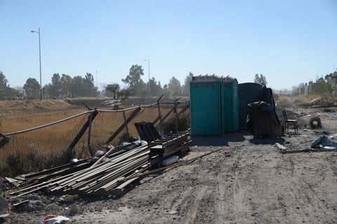 Se realizó un recorrido por la zona y bastó con encontrarse la Acequia Grande para darse una idea de lo que representa el descuido que existe en toda esta zona.