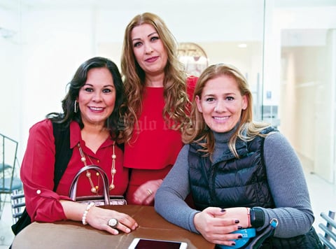 15012017 POSAN PARA LA FOTO.  Lupita, Mayra y Rosario.