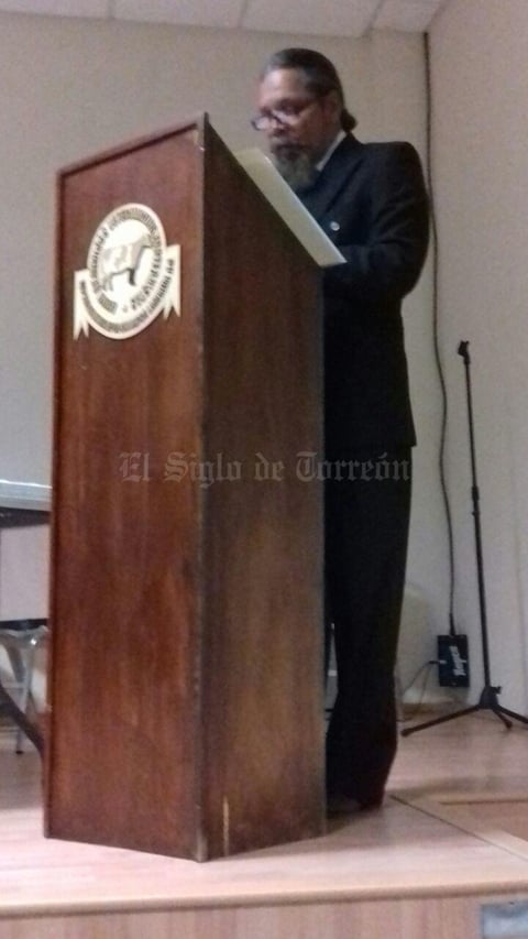 15012017 Presidente entrante M.V.Z. EPAB Fernando Zataraín dando su mensaje a los presentes.