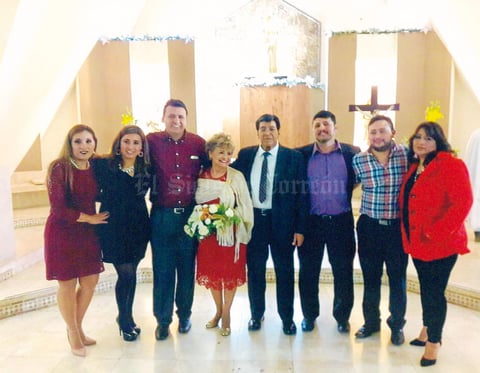 15012017 La feliz pareja posando para la cámara.