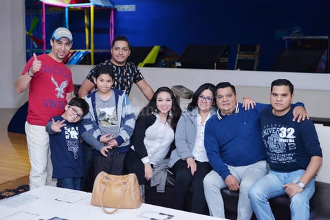 15012017 EN EL BOLICHE.  Familia Martínez.