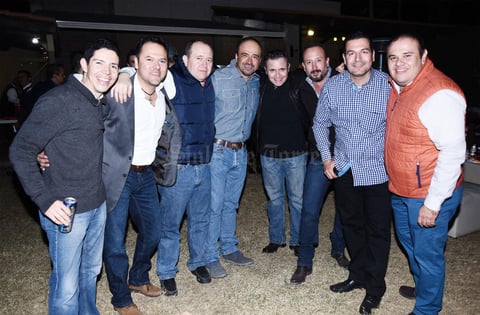 15012017 CELEBRAN SU AMISTAD.  Carlos, Salvador, Manuel, Carlos, Héctor, Fernando, Luis y Edgar.