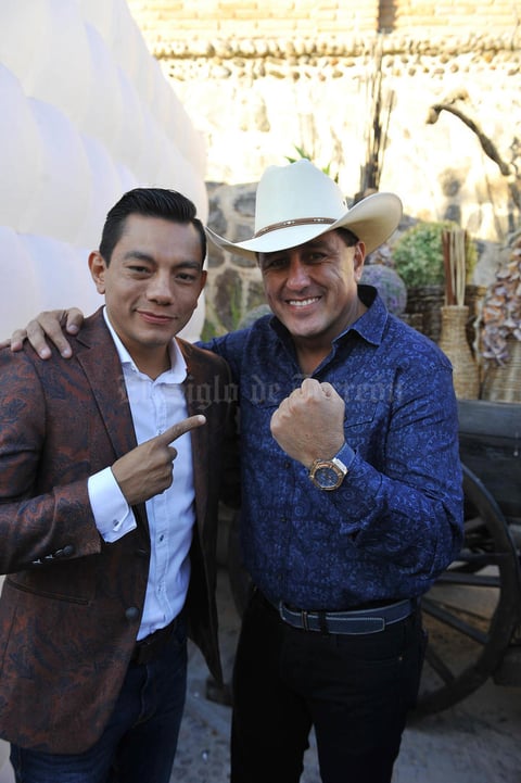 16012017 FESTEJA SU CUMPLEAñOS.  Juan Carlos Ayup con Cristian Mijares.