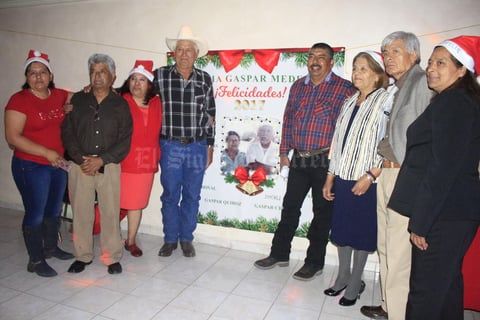 18012017 EN RECIENTE FESTEJO.  Familia Gaspar Medellín.