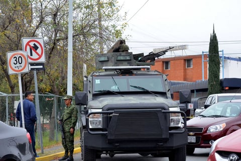El gobernador de Nuevo León explicó que las familias que tienen a sus hijos en esa escuela están "angustiadas", "asustadas" y "preocupadas".