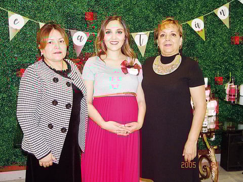 19012017 Acompañan a la futura mamá.