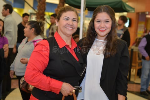 21012017 EN EL MALL.  Irma y Leslie.