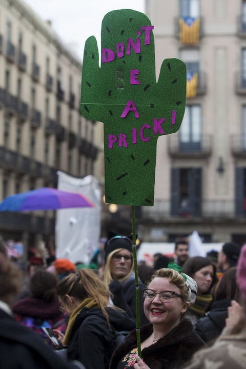 España atendió el llamado de las mujeres en contra de Trump.