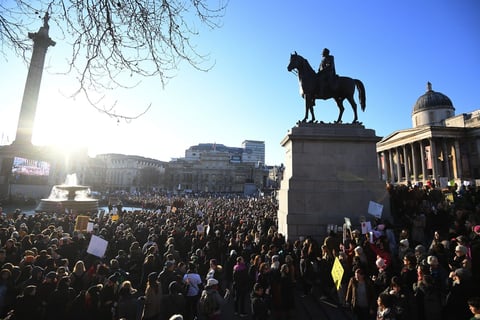 En Londres, miles de personas se unieron a la Marcha de las Mujeres contra las políticas del nuevo presidente de Estados Unidos, Donald Trump.