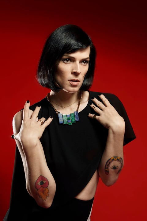 Nacida el 1 de octubre de 1975, fue modelo, diseñadora, actriz, DJ y cantante.