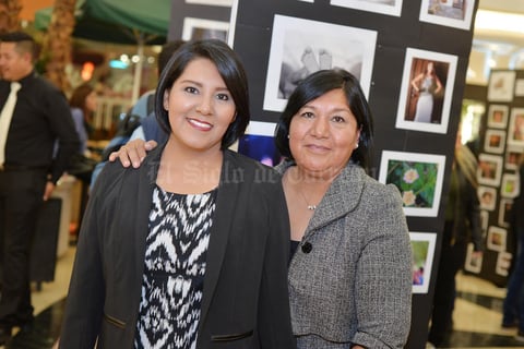 23012017 EN EXPO FOTOGRáFICA.  Tatiana y Gina.
