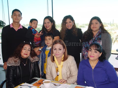 23012017 En el festejo de Lourdes López.