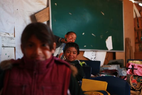 Además de viviendas,algunas escuelas también lucen señales de rezago en infraestructura.