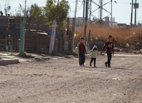 Zonas invadidas sufren por algunas deficiencias en materia urbana. como la pavimentación.