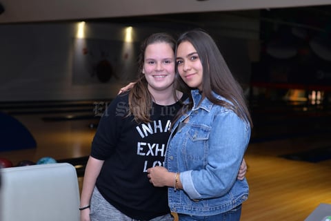 24012017 EN EL BOLICHE.  Luisa y Dany.
