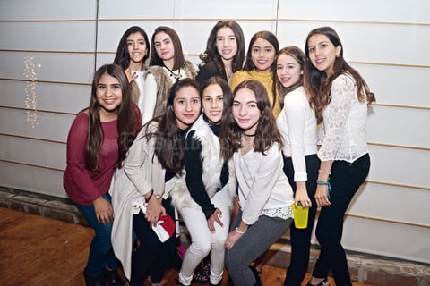 25012017 EN RECIENTE FESTEJO.  Entre amigas.
