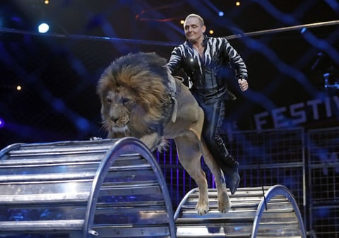 Los hermanos Zapashny, actúan durante la ceremonia de la edición 41 del Festival Internacional de Circo de Monte-Carlo