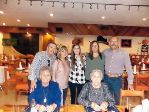 26012017 Arturo, Paty, Zayra, Karina, David, Bertha y Conchita.