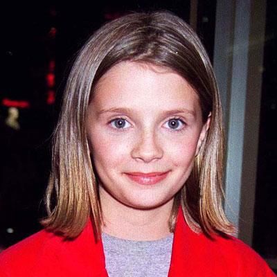 La cara angelical de Barton, encantó en Hollywood desde que era una niña, a los 11 años posó para el famoso fotógrafo Steven Meisel y luego fue la imagen infantil de Calvin Klein.