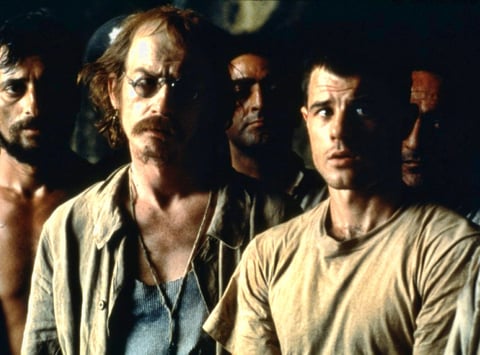 Hurt continuó alternando su carrera en el teatro, cine y televisión, y fue en 1978 que obtuvo el reconocimiento internacional con Expreso de medianoche de Alan Parker, que le valió un Globo de Oro y un Premio Bafta, así como la nominación al Oscar.