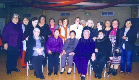 28012017 Prof. Susana Aguiñaga, Salma Ayup, Bety Soto y Pepe Sifuentes celebrando 30 años de maestros.