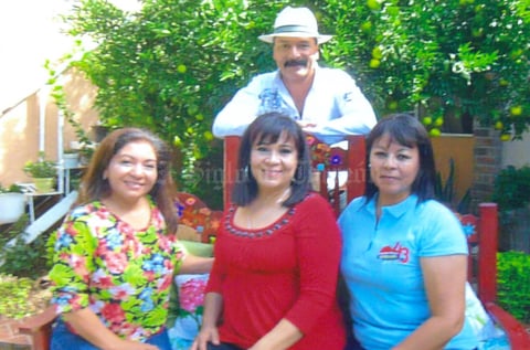 28012017 Prof. Teófila Martínez acompañada por amigas en su festejo de cumpleaños. Entre las asistentes, estuvieron Esperanza Garay, Olga García, Jesusita, María Elena, Rita Castorena y María Reyes.