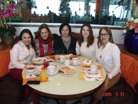 28012017 CELEBRA SU CUMPLE.  Sara Saucedo con Diana, Cony, Idalia y Lorena.