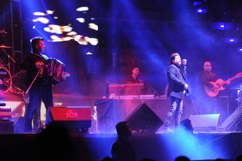 A las 10:10 de la noche del sábado, Luis Padilla, Aarón Martínez, Carlos Leal, Andrés Pruneda, Temis Cotera, Frankie Chávez e Iván Cabriales subieron al entarimado para interpretar Si ella supiera, Le diré, Un amor como el nuestro, Quiéreme y Cerquita de tí.