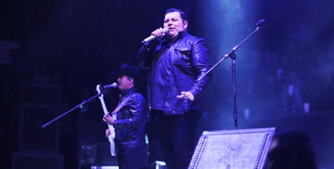 El frío no fue impedimento para que más de cinco mil laguneros pudieran disfrutar de La Firma y El Duelo.
