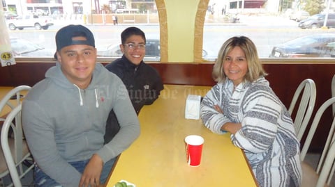 29012017 Selene Medinaveitia y sus hijos, Renzo y Adanis.