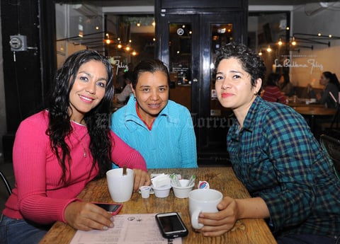 29012017 AMENA CELEBRACIóN.  Entre amigas.