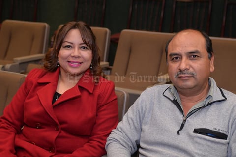 30012017 POSAN PARA LA FOTO.  Cony y Arnulfo.
