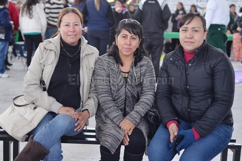 01022017 EN CEREMONIA.  Georgina, Janeth y Angélica.