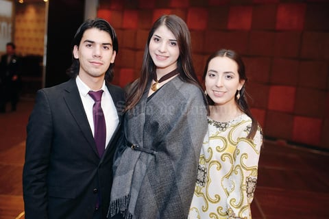 01022017 ELEGANTE CELEBRACIóN.  Erick, Luisa y Andrea.