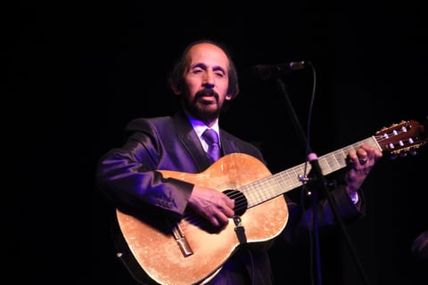 Chucho Navarro Jr., director y segunda voz.
