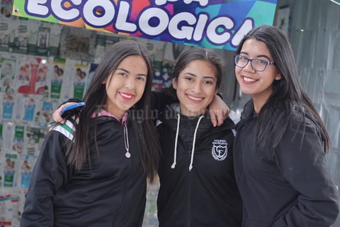 04022017 CONTENTAS.  Mariana, Paola y Alex.