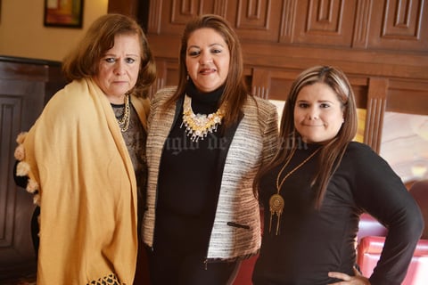 07022017 DESAYUNO DE CUMPLEAñOS.  Norma Amparo Hinojosa de Morán con Cony y Jenny.