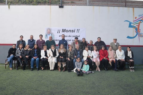 07022017 41 AñOS DE LEALTAD.  Jesús Monsivais concluyó su vida laboral en Peñoles, por lo que le fue organizada una amena recepción.
