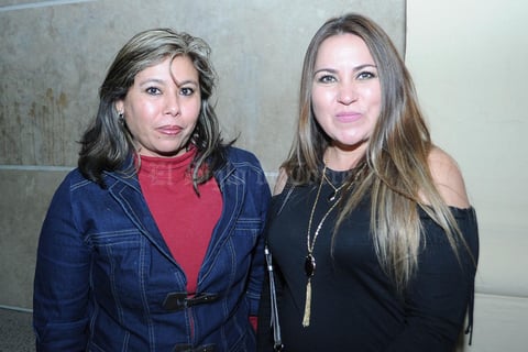 08022017 ASISTEN A OBRA DE TEATRO.  Zoraida y Verónica.