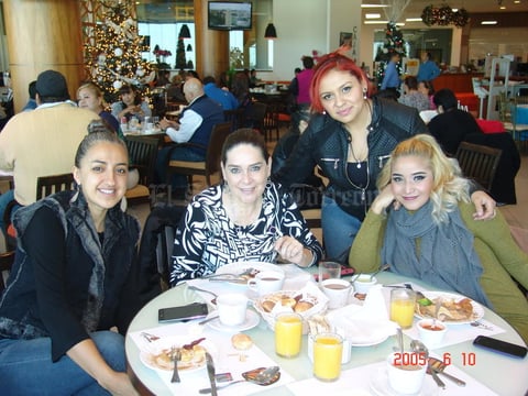 08022017 Brenda, Rosy, Sara y Mónica.