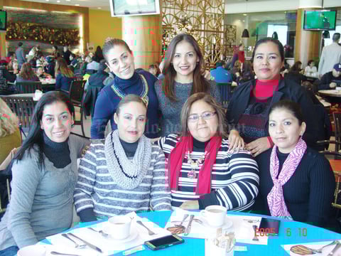 08022017 Marcela, Adry, Lupita, Adriana, Gaby, Alejandra y Moni.