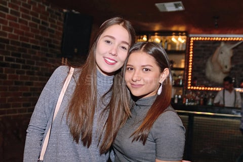 09022017 AMIGAS.  Vanessa y Daniela.