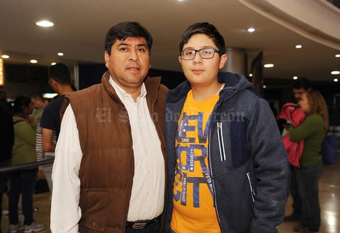 11022017 EN EL CINE.  Arturo y Kenneth.