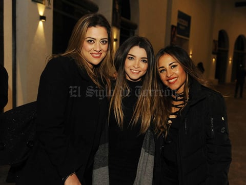 11022017 ENTRE AMIGAS.  Alejandra, Rocío y Amparo.