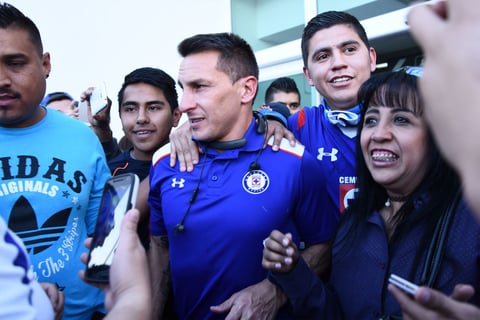 Una cálida recepción tuvo el Cruz Azul a su arribo a esta ciudad, de cara a su compromiso de hoy ante Santos Laguna.