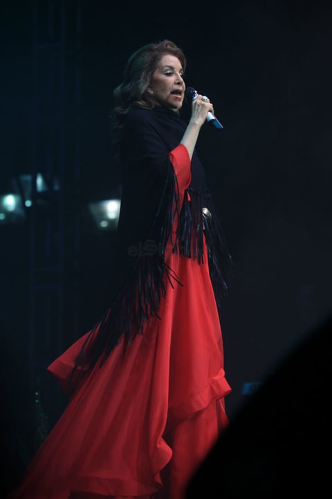 Guadalupe Pineda eligió un vestido rojo para la ocasión especial: un concierto dedicado al amor y a la amistad dentro del festival 'Los amorosos'.