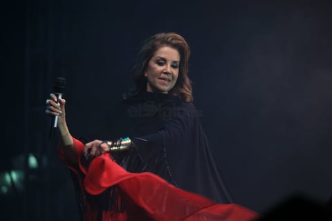 La cantante rindió homenaje a grandes compositores y voces mexicanas con selectos temas tradicionales.